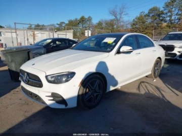 Mercedes Klasa E W213 Kombi Facelifting 2.0 E300 258KM 2023 Mercedes-Benz Klasa E MERCEDES-BENZ E 350 4MATIC 2.0 Benzyna 259KM, zdjęcie 3