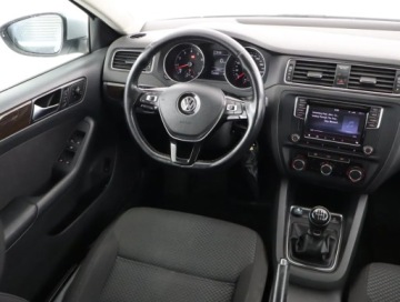 Volkswagen Jetta VI Sedan Facelifting 1.2 TSI 105KM 2015 VW Jetta 1.2 TSI, Salon Polska, GAZ, Klima, zdjęcie 5