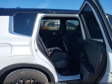 Mitsubishi Outlander III 2024 Mitsubishi Outlander SE S-AWC 2024 2.5l 2.5 Benzyna 181KM, zdjęcie 12