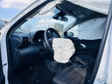 Toyota Yaris IV Hatchback 1.5 Dynamic Force 125KM 2022 Toyota Yaris 1.5benz 125KM/Salon PL/I WŁ/FV23%, zdjęcie 8