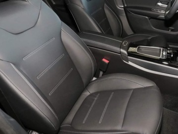 Mercedes Klasa A W177/V177 Hatchback Facelifting 1.3 200 163KM 2024 MERCEDES-BENZ A Klasa 200 AMG Line 1.3 (163KM) 2024, zdjęcie 6