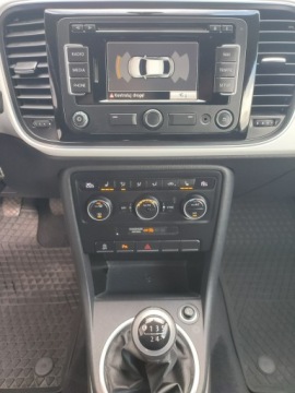 Volkswagen Beetle Hatchback 3d 1.6 TDI 105KM 2015 Volkswagen Beetle bezwypadkowy wyposażen, zdjęcie 19