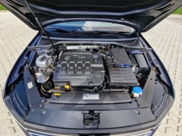 Volkswagen Passat B8 Variant 2.0 TDI BlueMotion SCR 150KM 2016 Volkswagen Passat 2.0 150Ps DSG Navi Alu Zarej.PL Gwarancja 2.0 Diesel, zdjęcie 28