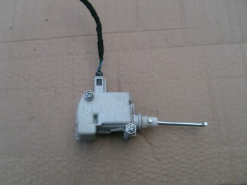 Leon I silownik klapki wlewu paliwa 1M6810773B