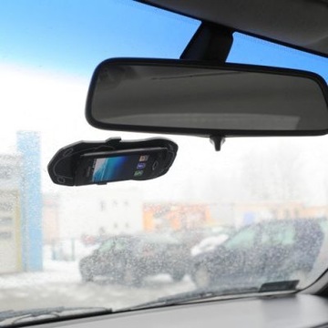 Противоскользящая накладка в форме автомобиля.