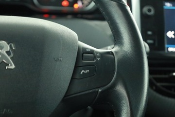 Peugeot 2008 I SUV Facelifting 1.2 PureTech 82KM 2017 Peugeot 2008 1.2 PureTech, Salon Polska, Navi, zdjęcie 12