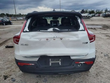 Volvo XC40 2022 Volvo XC 40 T5 R-Design 2022 2.0l 2.0 Benzyna 248KM, zdjęcie 2