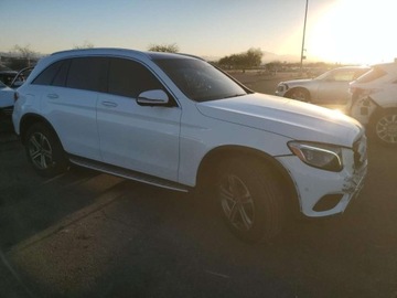 Mercedes GLC C253 2018 Mercedes-Benz GLC 300 4Matic 2018 2.0 Benzyna 241KM, zdjęcie 4