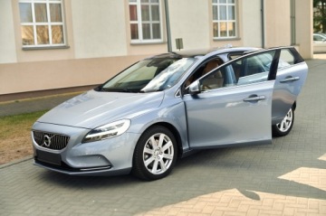 Volvo V40 II Hatchback Facelifting 2.0 D2 120KM 2018 VOLVO V40 INSCRIPTION PANORAMA JASNA SKÓRA AUTOMAT, zdjęcie 13