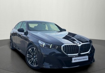 BMW Seria 5 G90-91 Touring 2.0 520d 197KM 2024 BMW Seria 5 M Pakiet sport LED Kamera cofania Asystenci Elektryczna klapa, zdjęcie 23