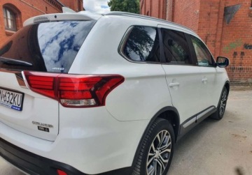 Mitsubishi Outlander III 2018 Mitsubishi Outlander 4WD Intense PLUS Kamera GetHelp 2.3 Diesel, zdjęcie 4