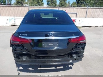 Mercedes Klasa E W213 2022 Mercedes-Benz Klasa E 350, 2022r., 2.0L 2.0 Benzyna 255KM, zdjęcie 5