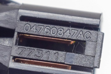 DODGE AVENGER MK2 ZADNÍ VÍKO KUFRU TLAČÍTKO SPOMALUJÍCÍ 04760847AC 2008