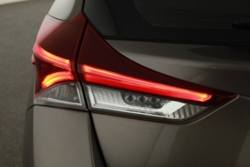 Toyota Auris II Hatchback 5d Facelifting 1.8 Hybrid 136KM 2018 Toyota Auris Hybrid, Salon Polska, Automat, Klima, zdjęcie 15