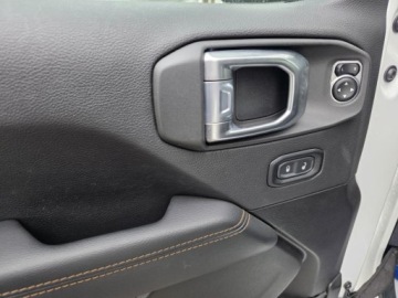 Jeep Wrangler IV Sahara Plug-In Seria 6 2.0 4xe 381KM 2023 JEEP WRANGLER Sahara High Altitude, 2.0l 4xe Plug-in-Hybrid 381KM 17,652km, zdjęcie 6