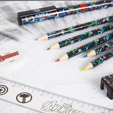 Школьные принадлежности Marvel Avengers, набор мелков, ручка и блокнот.