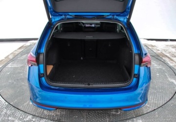 Skoda Octavia IV Liftback 1.5 TSI EVO 150KM 2024 Skoda Octavia 1.5 TSI mHEV, Podgrzewane fotele, Wnetrze Design Selection L, zdjęcie 9