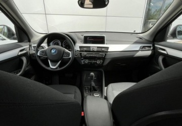 BMW X1 F48 Crossover Plug-In 1.5 25e 220KM 2021 BMW X1 Biala Perla 4x4 Hybryda PDC Led Navi Tempomat FV23, zdjęcie 18