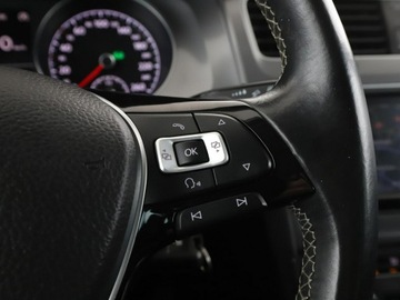 Volkswagen Golf VII Variant 1.2 TSI BlueMotion Technology 110KM 2015 Volkswagen Golf DSG klima auto navi czujniki, zdjęcie 29