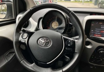 Toyota Aygo II Hatchback 5d 1.0 VVT-i 69KM 2016 Toyota Aygo Toyota Aygo Benzyna 69KM, zdjęcie 19