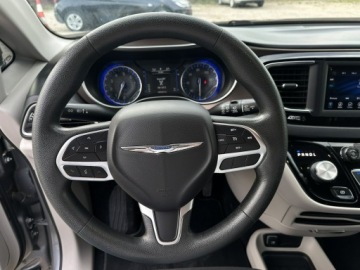 Chrysler Pacifica II 3.6 V6 291KM 2018 Chrysler Pacifica 3.6 benzyna/Automat/8 miejsc/Fak, zdjęcie 15