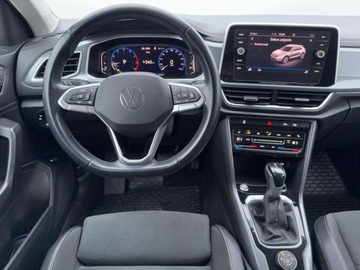 Volkswagen T-Roc I SUV Facelifting 2.0 TSI 190KM 2022 Volkswagen T-Roc 2.0 TSI 190 KM 4Motion FV23 Kamera cofania 2.0 Benzyna, zdjęcie 17