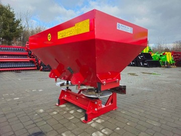 Два -разбросатель удобрений, два -громкого титана 800 кг