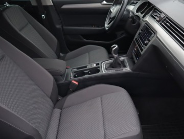 Volkswagen Passat B8 Limousine Facelifting 2.0 TDI SCR 150KM 2021 VW Passat 2.0 TDI, Salon Polska, 1. Właściciel, zdjęcie 8