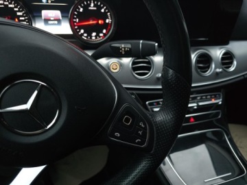 Mercedes Klasa E W213 2016 E 200 d 9G-TRONIC, zdjęcie 12