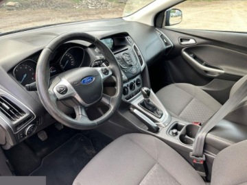 Ford Focus III Hatchback 5d 1.0 EcoBoost 100KM 2013 Ford Focus 1.0 EcoBoost Start-Stopp-System Champions Edition 100KM 2013r, zdjęcie 13