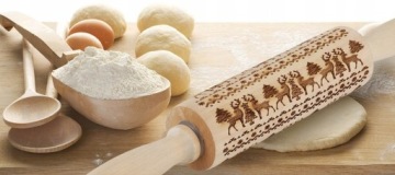 РОЖДЕСТВЕНСКИЙ ДЕРЕВЯННЫЙ ВАЛОК ДЛЯ ПРЯНИКОВ, СТРУКТУРНЫЙ, С ГРАВИНОЙ