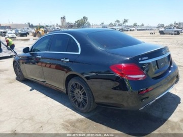 Mercedes Klasa E W213 2019 Mercedes-Benz Klasa E 2019 Mercedes-Benz E-Class E 300 RWD Sedan 2.0 241KM, zdjęcie 3