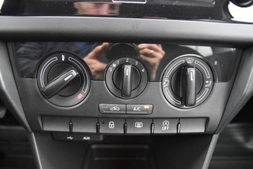 Skoda Rapid II Liftback Facelifting 1.0 TSI 110KM 2017 Skoda RAPID SalonPL 1.0 TSI 110KM AmbitionAudio Klimatyzacja Alu 15 Dealer, zdjęcie 20