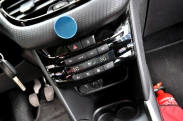 Peugeot 2008 I SUV Facelifting 1.2 PureTech 82KM 2017 Peugeot 2008 _1.2 82 KM Lift Navi Led Klimatronik, zdjęcie 14