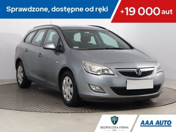 Opel Astra J Sports Tourer 1.7 CDTI ECOTEC 110KM 2011 Opel Astra 1.7 CDTI, Salon Polska, Klima