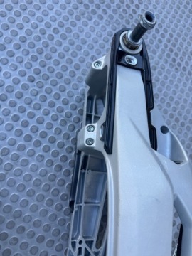Aprilia Shiver 750 задний маятник kpl защита цепи и слайдеры aprilia 851551
