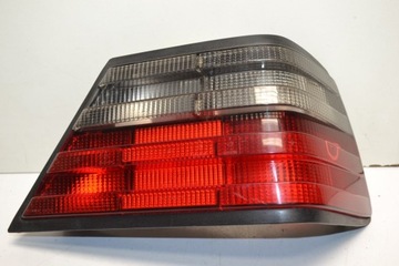 Mercedes W124 E Lampa prawy tył Hella Dymiona