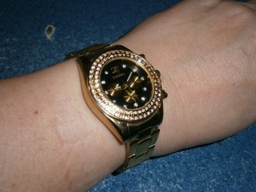 ЗОЛОТЫЕ С БРИЛЛИАНТАМИ ЖЕНСКИЕ ЧАСЫ С БРАСЛЕТОМ