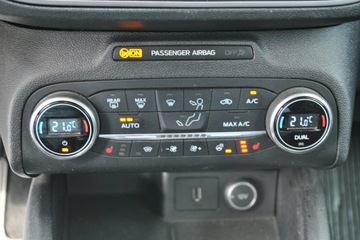 Ford Focus III Hatchback 5d facelifting 1.0 EcoBoost 125KM 2018 Ford Focus Hatchback Trend 1,0 EcoBoost 125KM ASO, zdjęcie 18