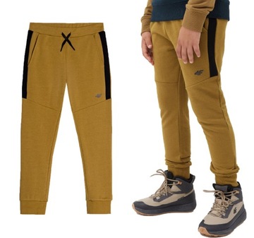 СПОРТИВНЫЕ БРЮКИ ДЛЯ МАЛЬЧИКОВ 4F КОМФОРТНЫЕ СПОРТИВНЫЕ БРЮКИ ДЛЯ ДЕТЕЙ, ХЛОПОК AW23M414