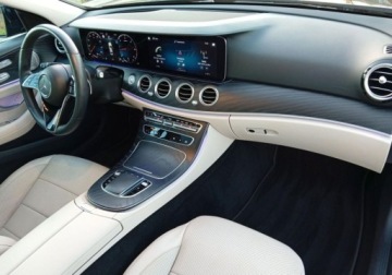 Mercedes Klasa E W213 Limuzyna Facelifting 2.0 E220d 194KM 2021 Mercedes-Benz Klasa E Salon PL AMG Airmatic Burmester LED Kam360 Distronic, zdjęcie 21