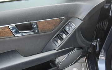 Mercedes Klasa C W204 Limuzyna 1.8 180 K 156KM 2009 Mercedes-Benz Klasa C 1.6B Kompresor Navi Oryginal Lakier 2 Kpl Kol Sprowa, zdjęcie 26