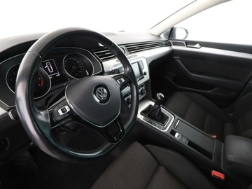 Volkswagen Passat B8 Variant 1.4 TSI BlueMotion Technology ACT 150KM 2016 Volkswagen Passat klima auto navi grzane fotele, zdjęcie 13