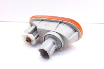 PRAVÝ SMĚROVKA BLATNÍKU MITSUBISHI COLT IV (CA_A) 1132216 1.3L