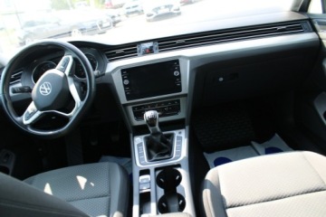 Volkswagen Passat B8 Variant Facelifting 2.0 TDI SCR 150KM 2022 Volkswagen Passat ESSENCE LED F-vat, zdjęcie 13
