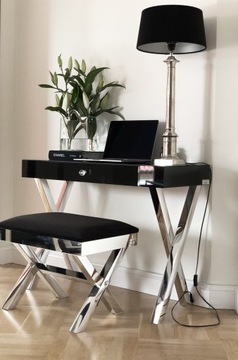 Эксклюзивная зеркальная консоль в хромированной рамке.