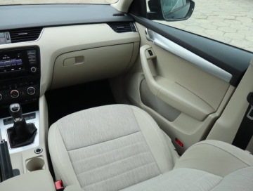 Skoda Octavia III Kombi 2.0 TDI CR DPF 150KM 2014 Skoda Octavia 2.0 TDI, Salon Polska, Navi, Xenon, zdjęcie 7