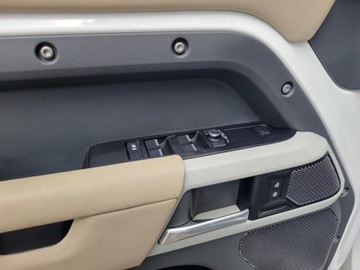 Land Rover Defender IV (L663) 90 3.0 i6P 400KM 2023 LANDROVER DEFENDER SE 110 P300AWD, 2.0l benzyna 300KM Przebieg 32,064km, zdjęcie 6