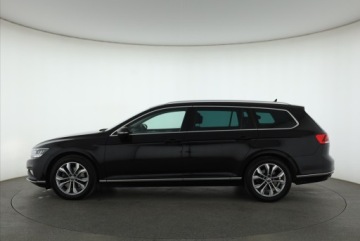 Volkswagen Passat B8 Variant Facelifting 2.0 TDI SCR 150KM 2022 VW Passat 2.0 TDI, Salon Polska, Serwis ASO, zdjęcie 2
