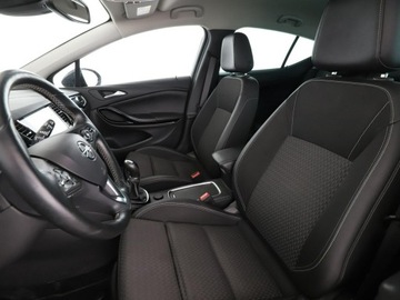 Opel Astra K Hatchback 5d 1.4 Turbo 150KM 2017 Opel Astra Innovation 150KM półskóra grzane, zdjęcie 12
